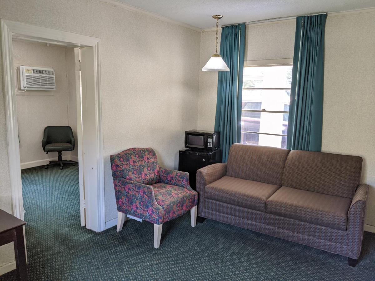 Azalea Inn & Suites Ουίλμινγκτον Εξωτερικό φωτογραφία