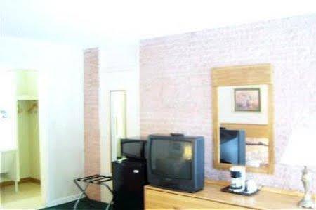 Azalea Inn & Suites Ουίλμινγκτον Εξωτερικό φωτογραφία